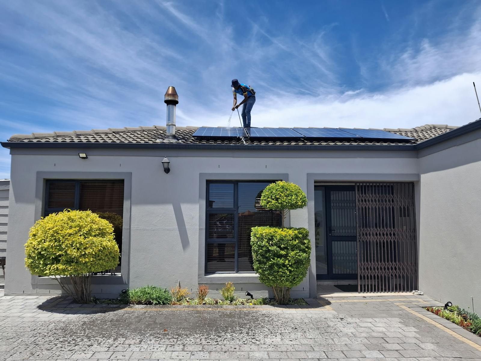 Montage- und Dachsituation mit Photovoltaik als Kontext für Netz- und Elektroplanung